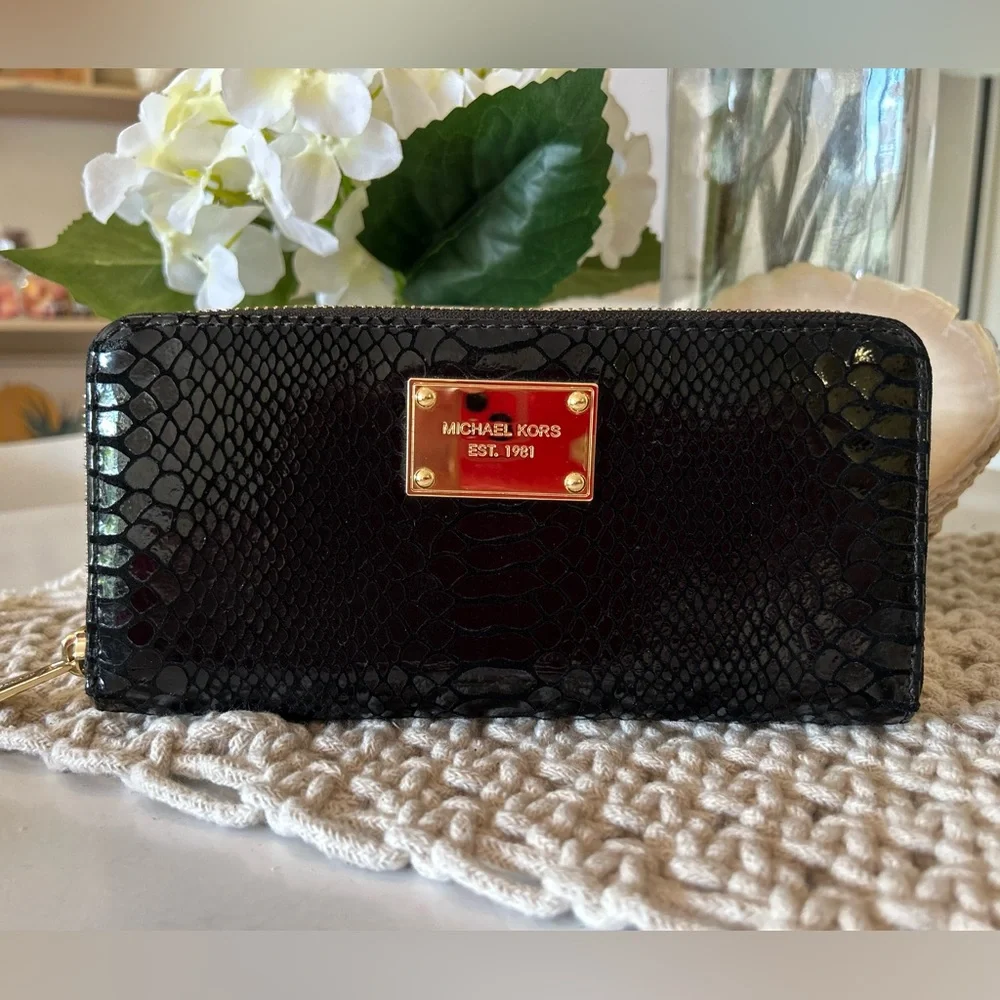 Michael Kors Wallet - Picture 1 of 6